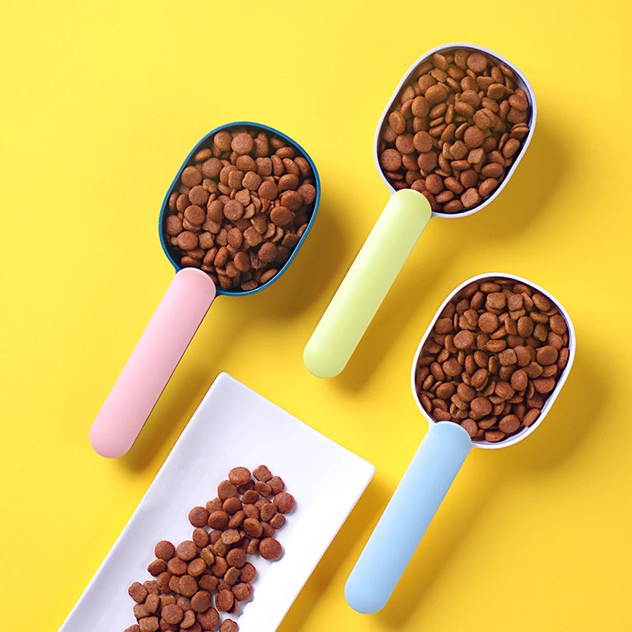 Ergonomic Pet Food Scoop with Clip Handle - Perfect for Cats, Puppies & Small Dogs - 1 Cup Measuring Spoon with Long Handle for Easy Feeding
